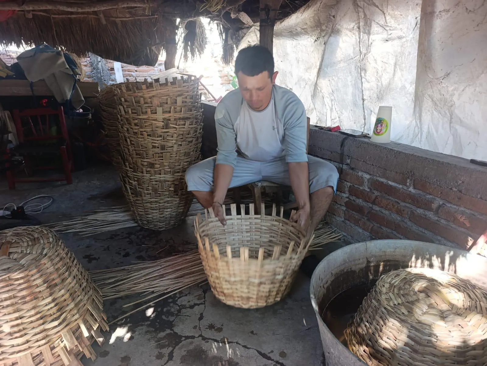 $!De generación en generación, la elaboración de canastos de palma en Escuinapa sigue viva
