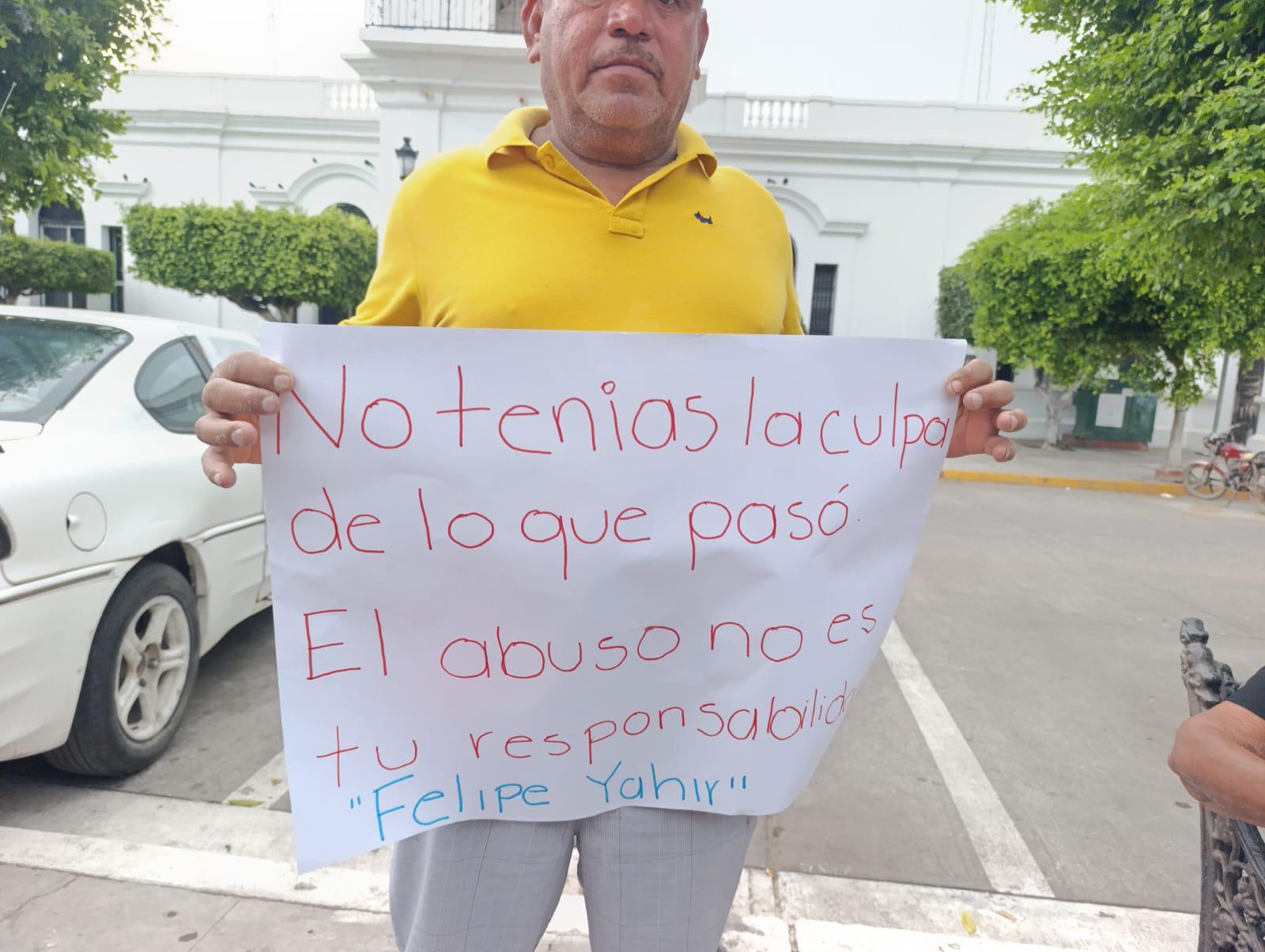 $!Piden juicio justo para Felipe Yahir, acusado de matar a su padre en Escuinapa