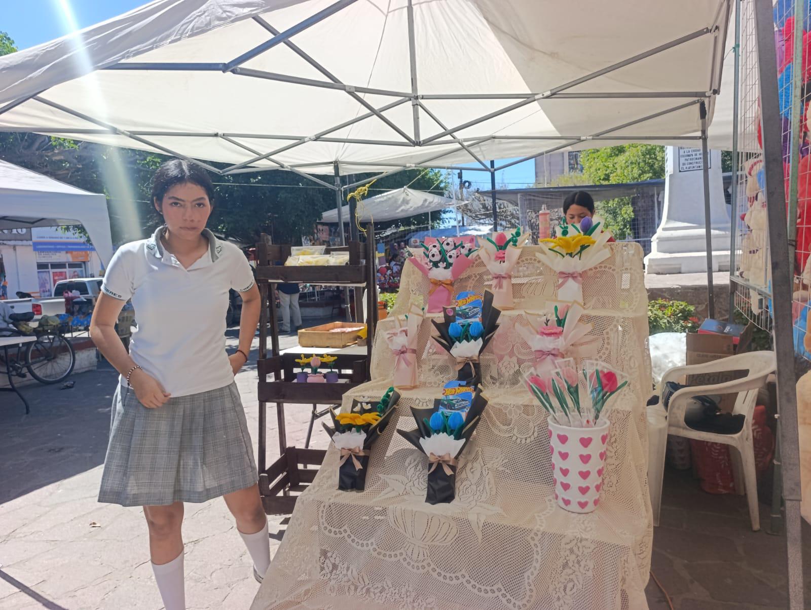 $!Comerciantes y floristas esperan en Escuinapa que mejoren las ventas este 14 de febrero