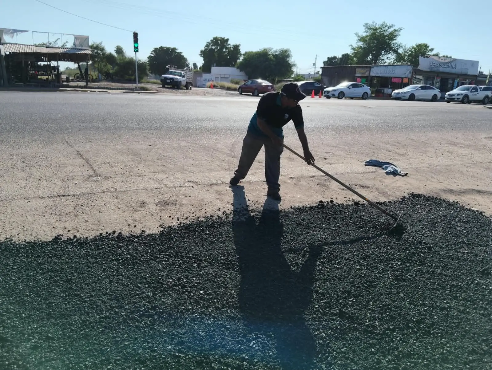 $!Ahome refuerza programa de bacheo en Los Mochis, incrementando la cobertura diaria