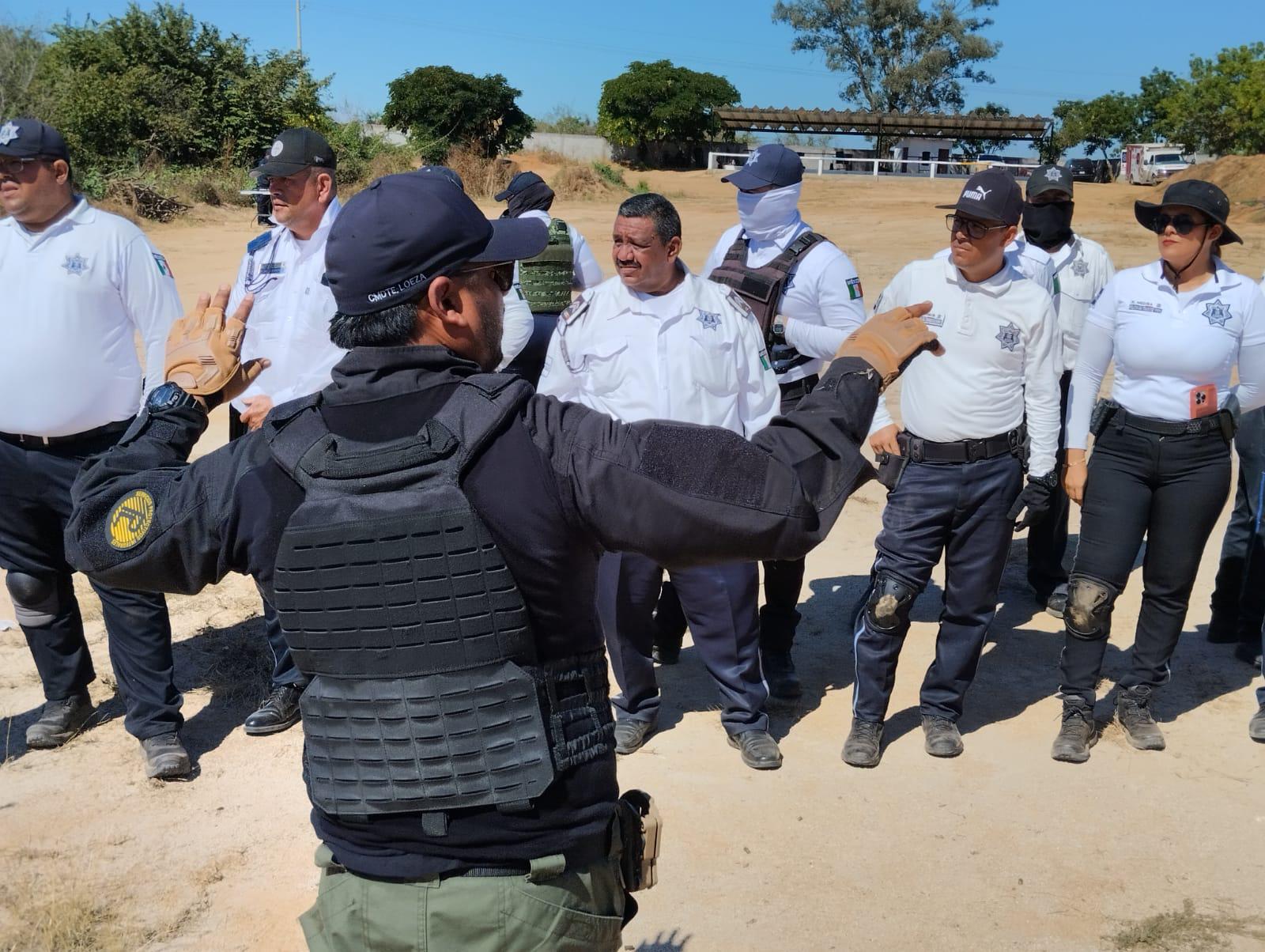 $!Capacitan a elementos de Tránsito sobre el uso de equipo policial basado en el respeto