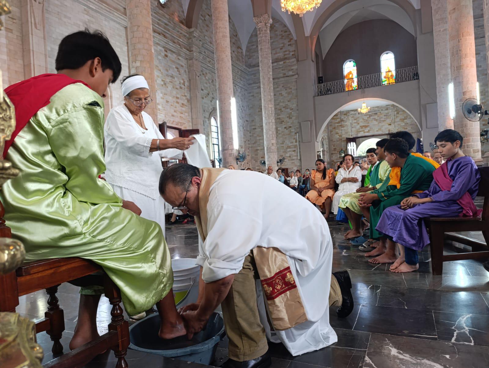 $!Llaman a orar por los sacerdotes y el Papa en la misa de Jueves Santo en Escuinapa