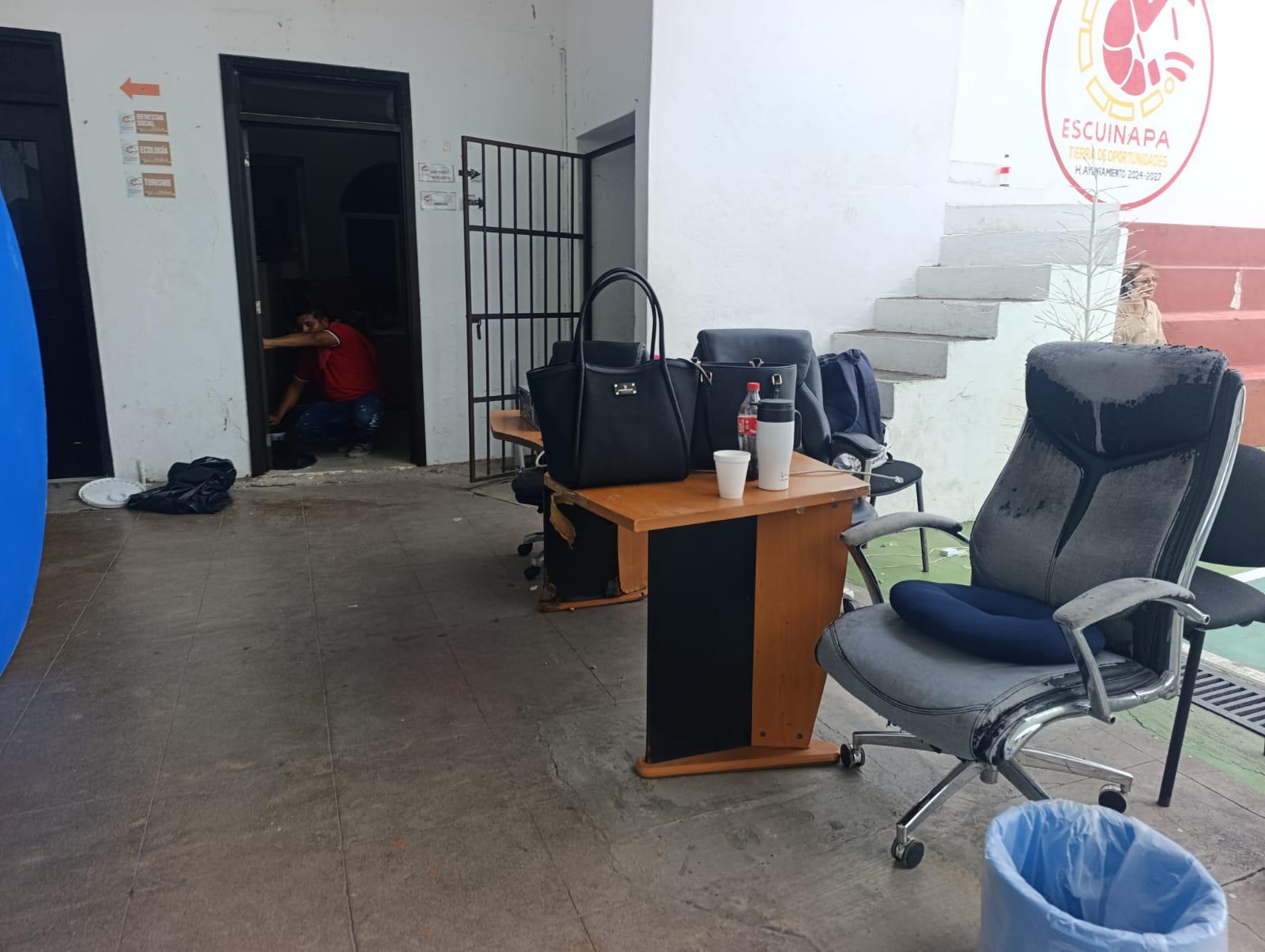 $!Ahora es Obras Públicas la que despacha en pasillos del Ayuntamiento de Escuinapa