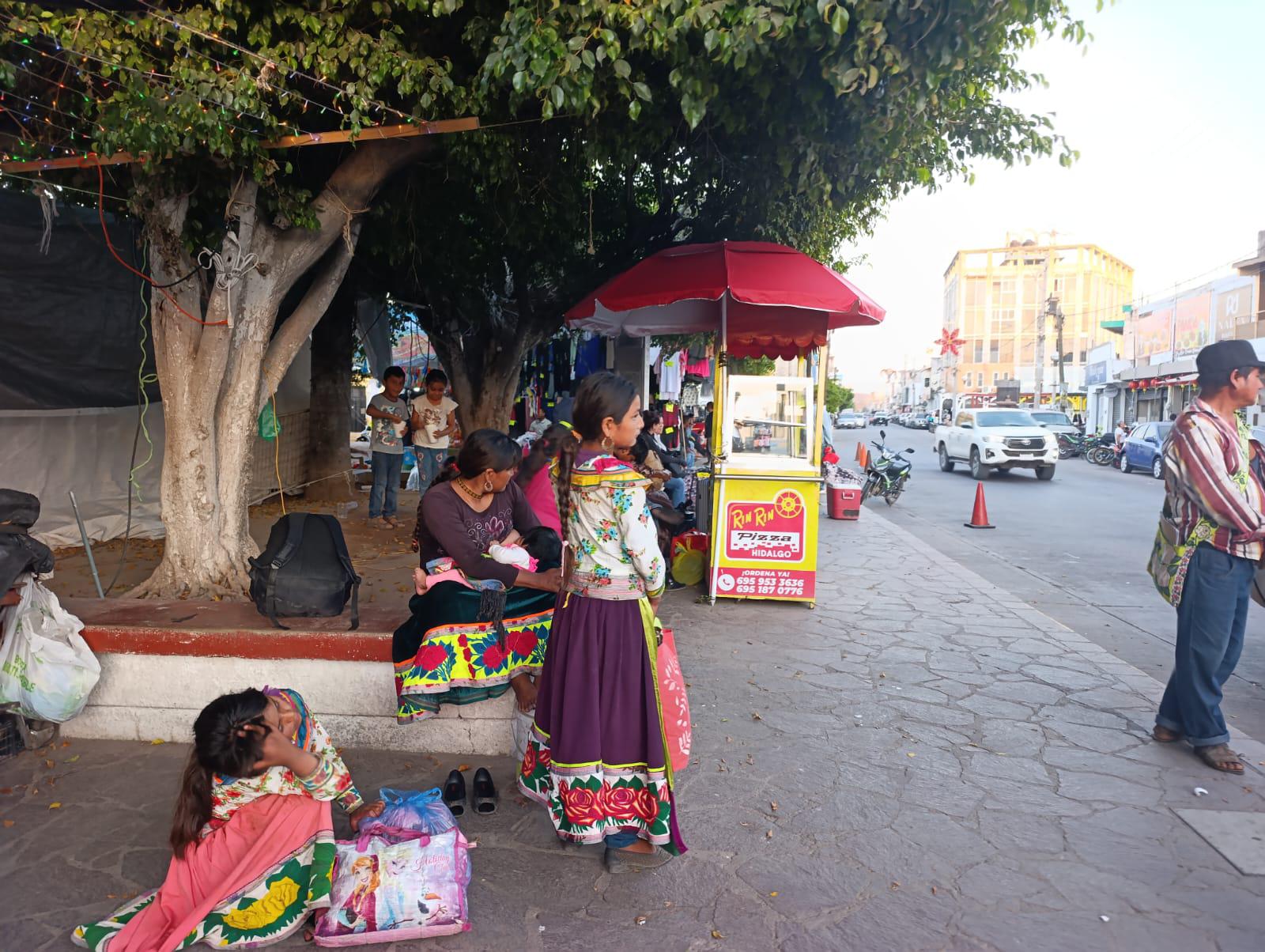 $!Usuarios de camiones continúan varados en Escuinapa, tras los enfrentamientos