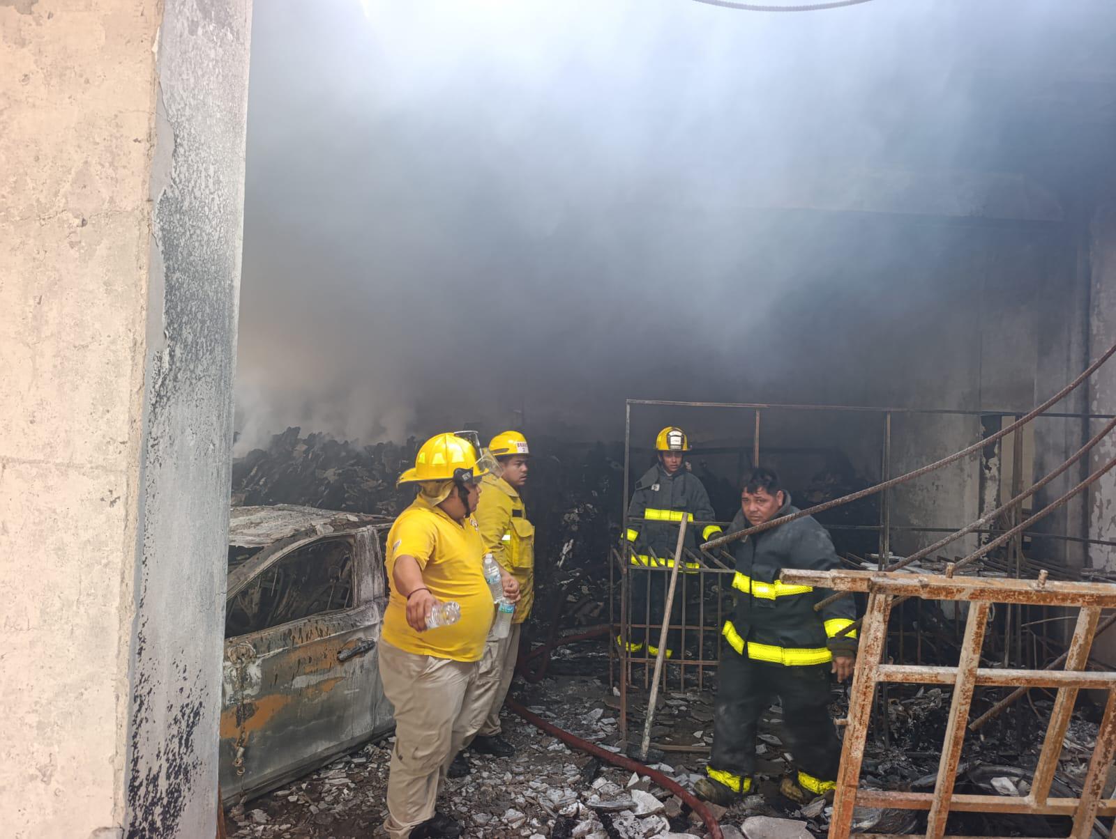 $!Se incendia bodega de telas y persianas en Escuinapa