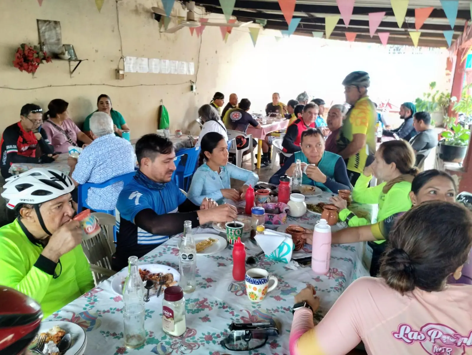 $!Grupo de 60 ciclistas pedalean de Escuinapa a Cacalotán, Rosario, por la recreación y la paz