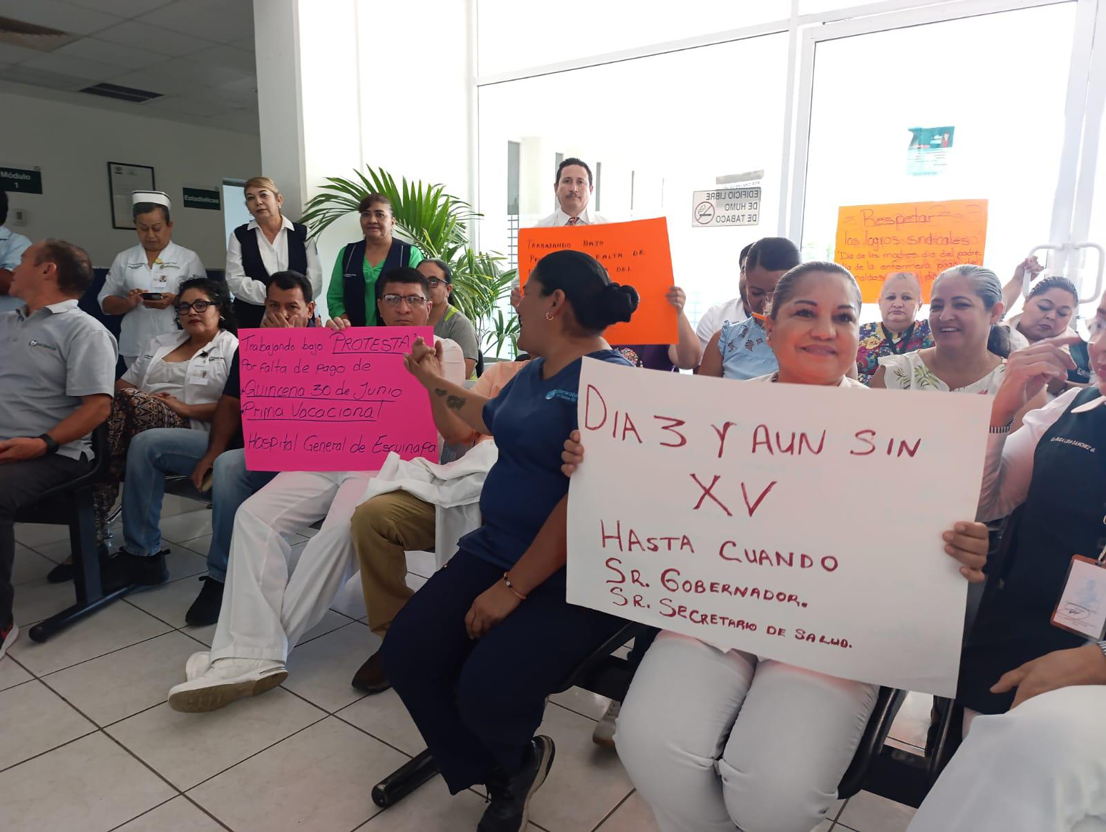 $!Cierran puertas servicios de salud en Escuinapa por falta de pago de quincena