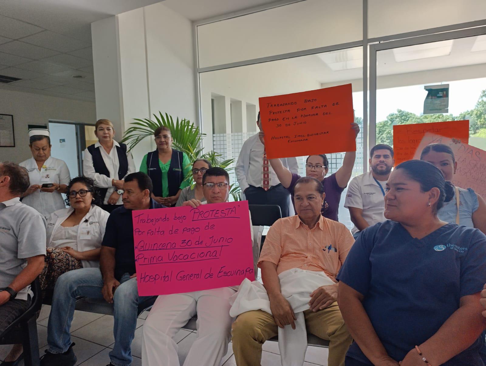 $!Cierran puertas servicios de salud en Escuinapa por falta de pago de quincena