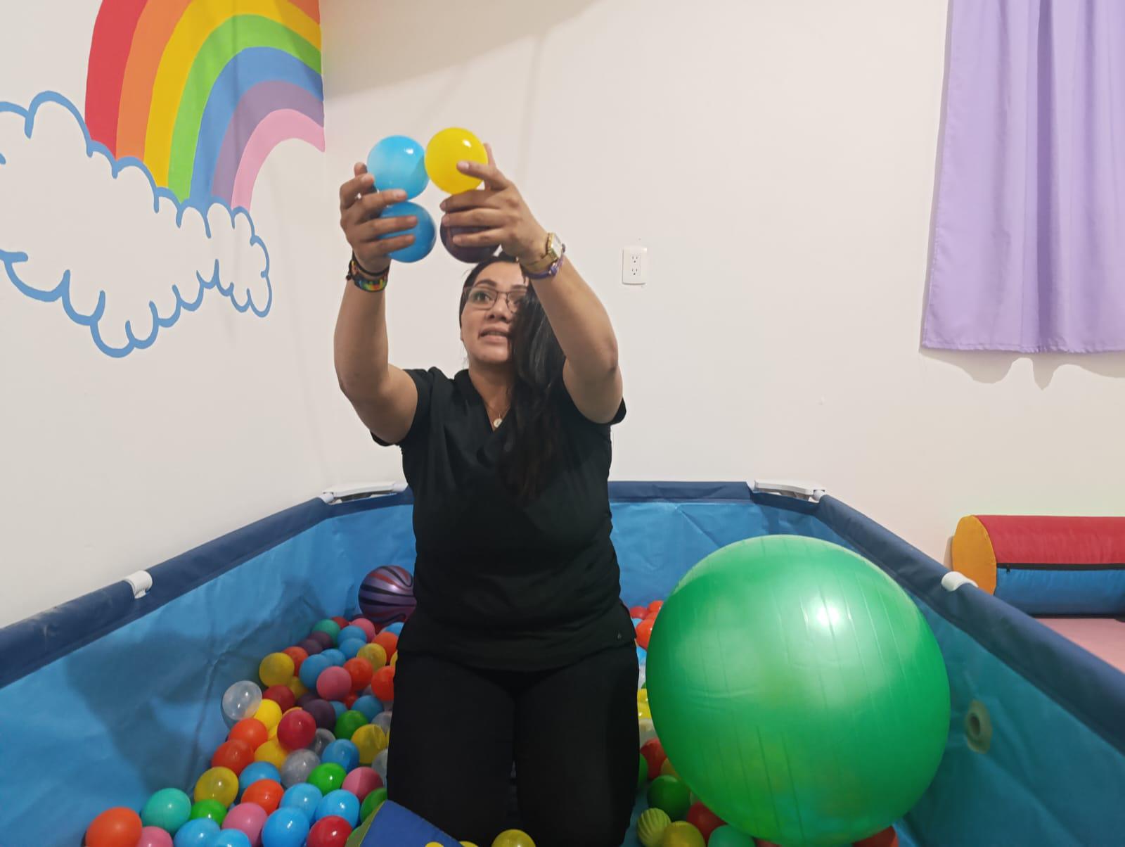 $!Lily ayuda con terapia de lenguaje a niños con TEA