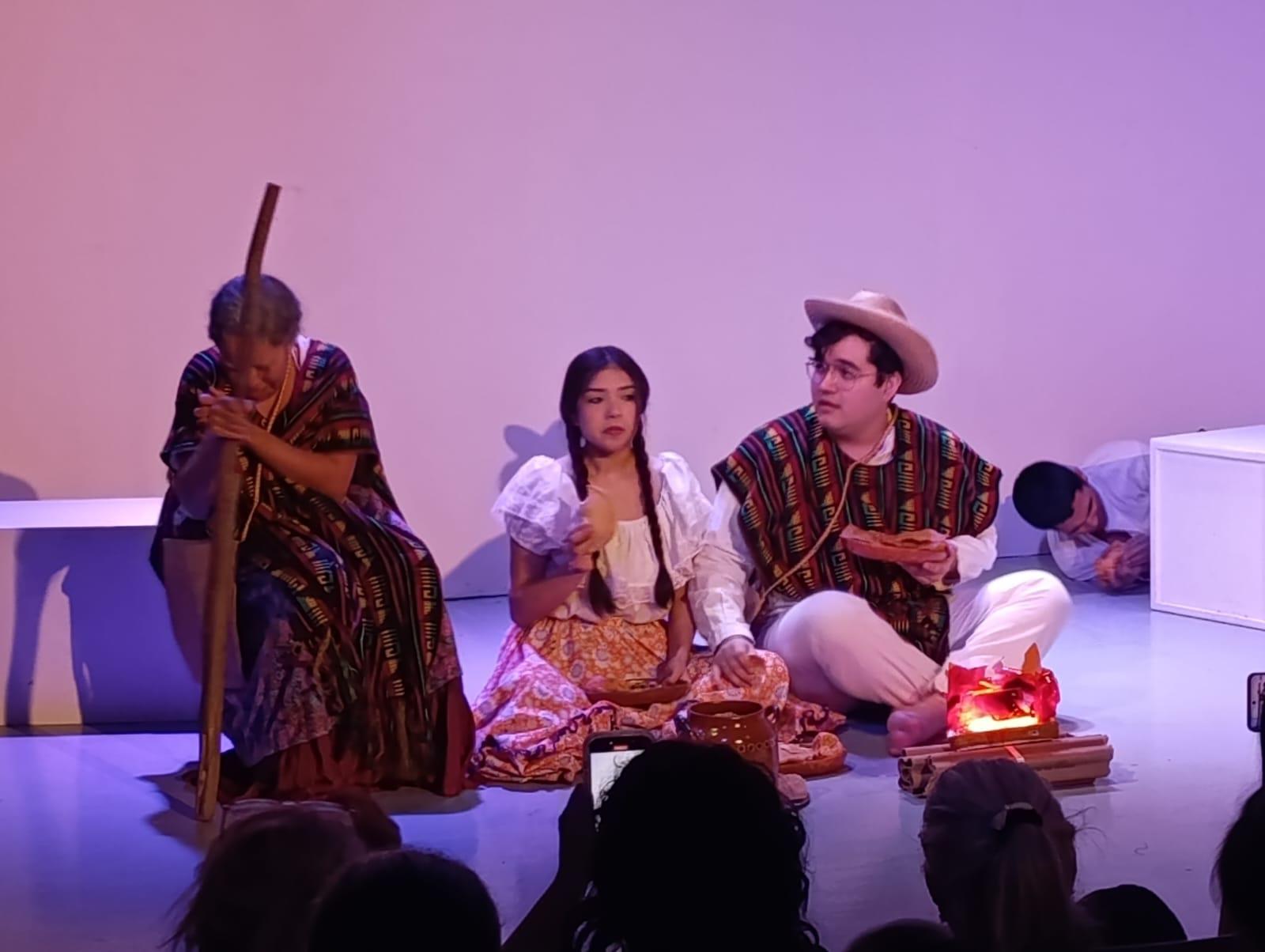 $!Personajes llenos de color y ocurrencias protagonizaron la travesía de los pastores rumbo al nacimiento del Niño Dios.