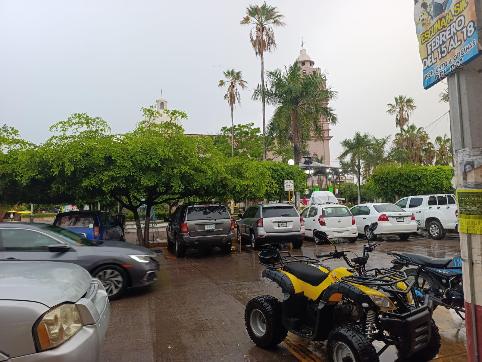 $!Ligera lluvia ‘disminuye’ el calor intenso en Escuinapa