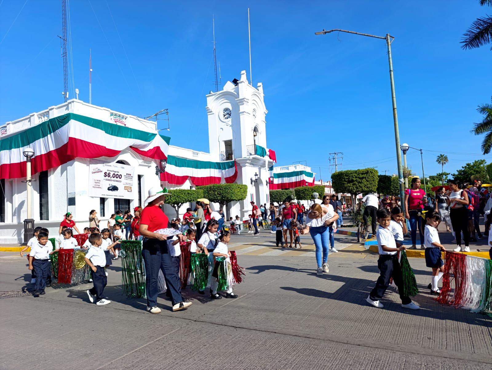 $!Alumnos de preescolar participaron en Escuinapa en el desfile por la independencia