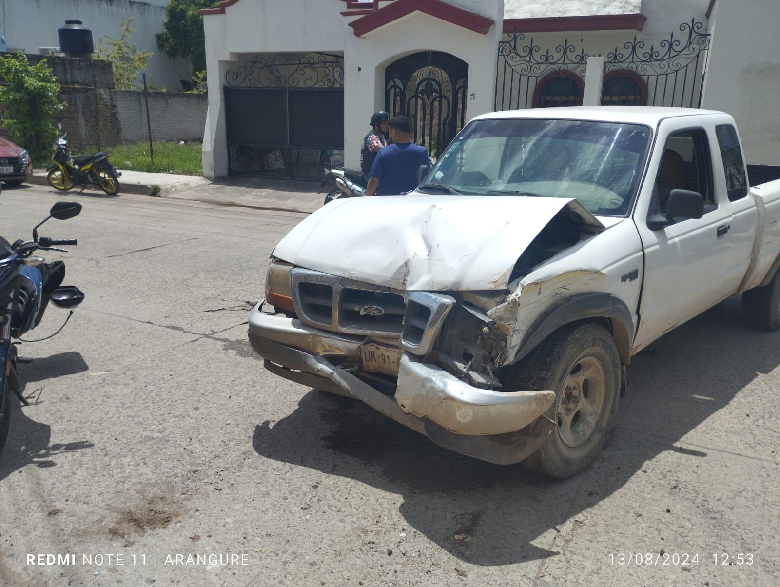 Camioneta impacta contra una casa en Escuinapa; conductor resulta con ...