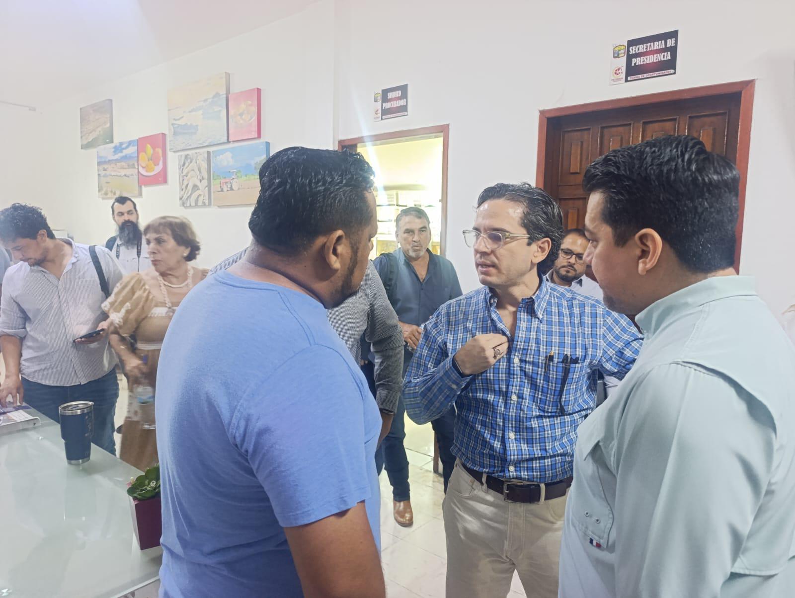 $!Secretario de Economía compromete apoyos a comerciantes de Escuinapa