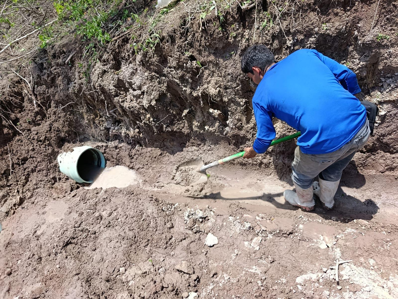 $!Escuinapa se queda sin agua potable por fuga en el acueducto