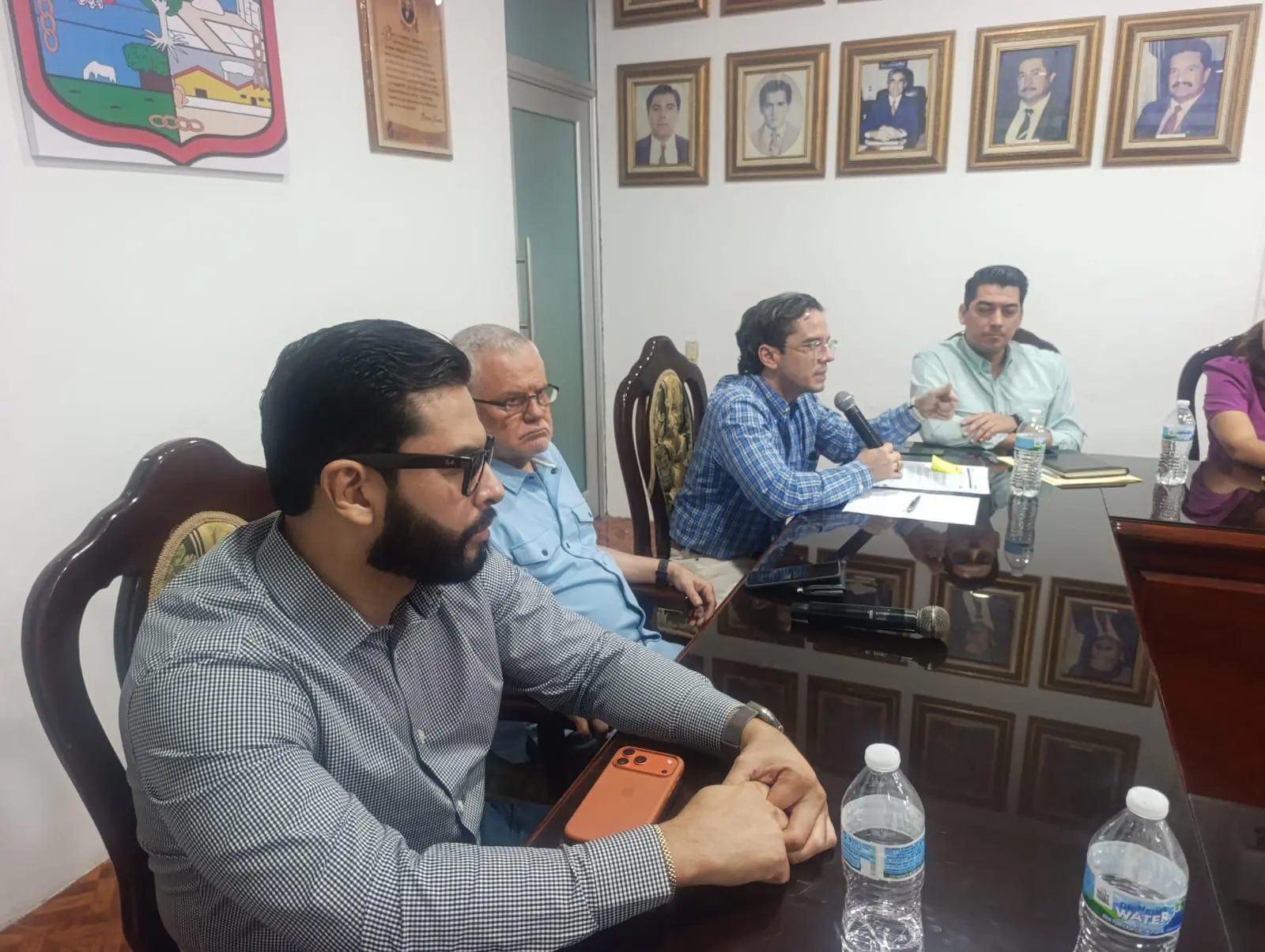 $!Secretario de Economía compromete apoyos a comerciantes de Escuinapa