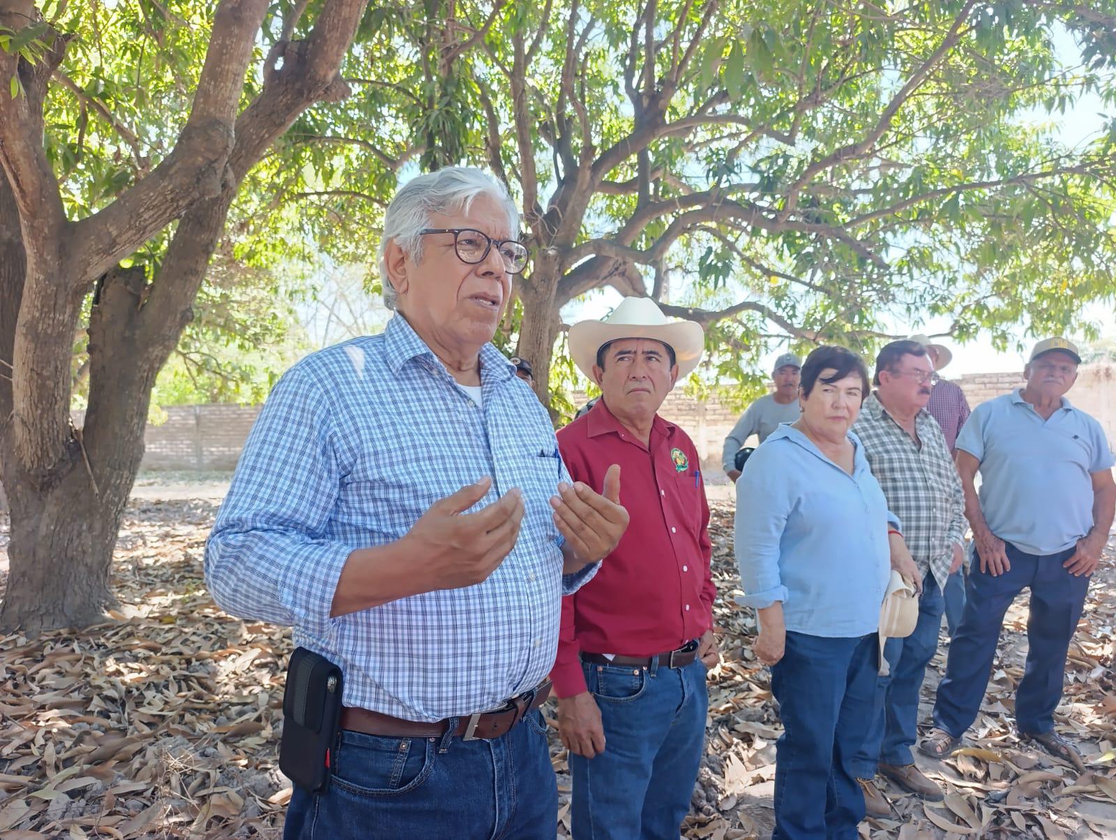 $!Se reúnen autoridades y productores de mago en Escuinapa para buscar alternativas y revisar huertas
