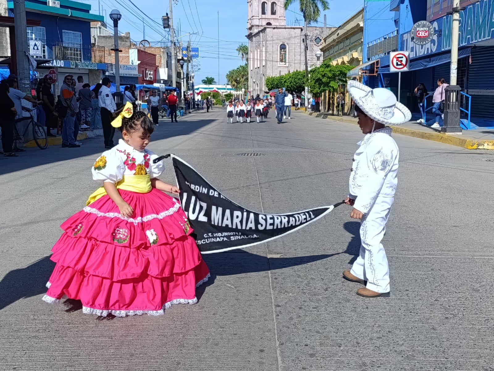 $!Alumnos de preescolar participaron en Escuinapa en el desfile por la independencia