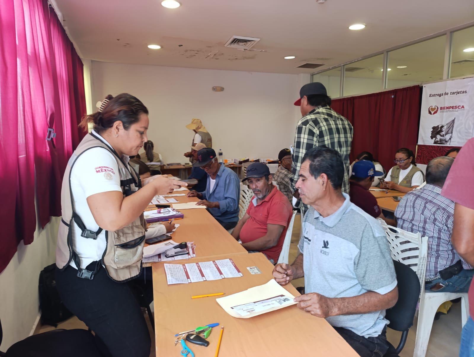 $!Reciben apoyos pescadores de comunidades de Escuinapa