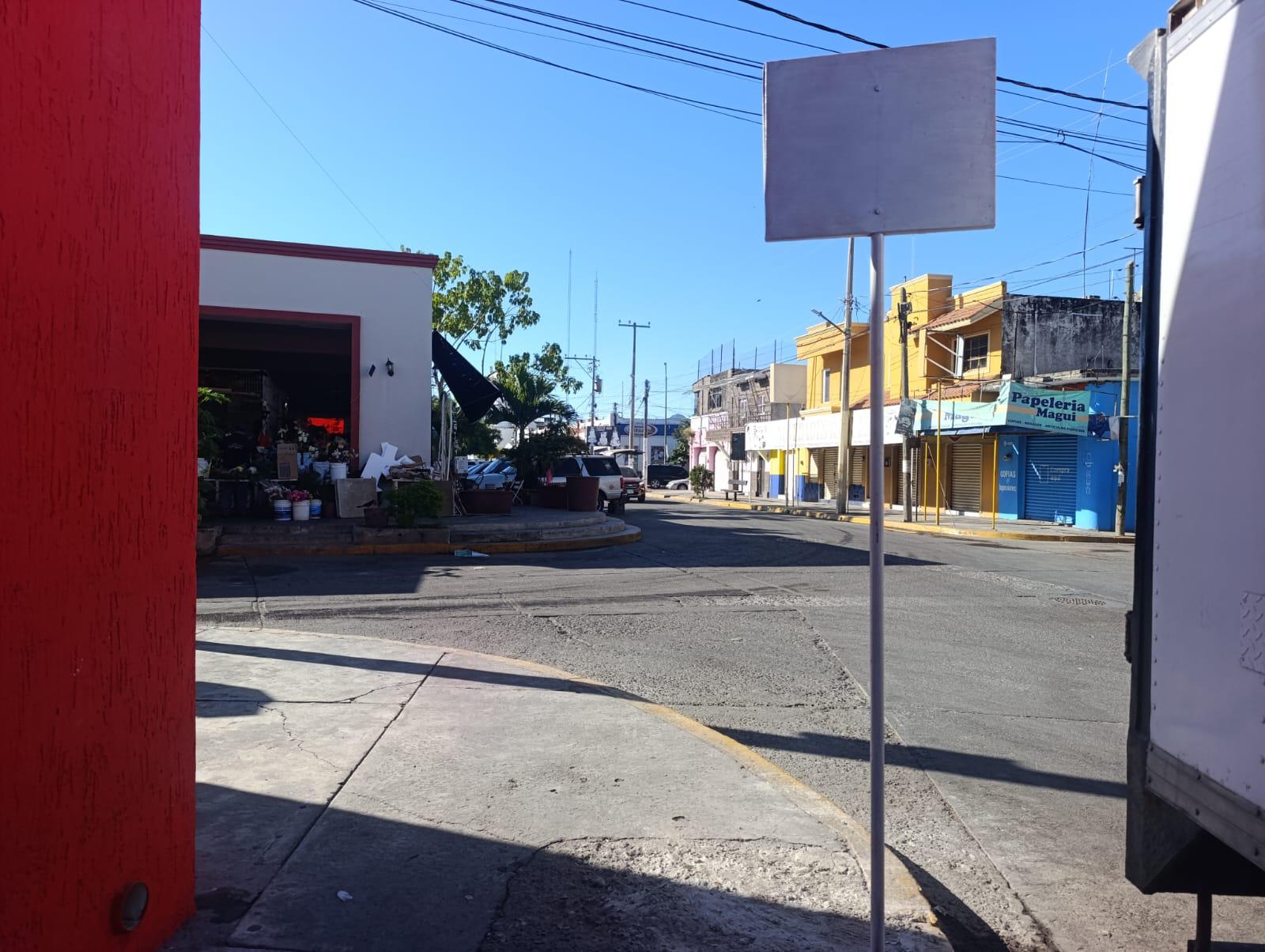 $!Locatarios del mercado en Escuinapa piden garantizar espacios para estacionamientos