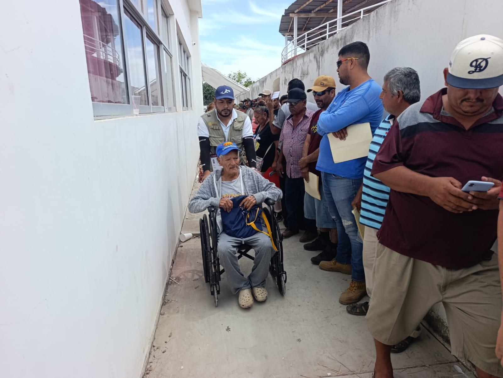 $!Reciben apoyos pescadores de comunidades de Escuinapa