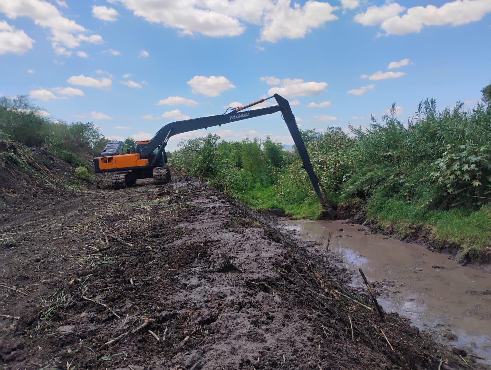 $!Realiza Gobierno limpieza y desazolve en arroyos y drenes de Culiacán ante temporada de lluvias