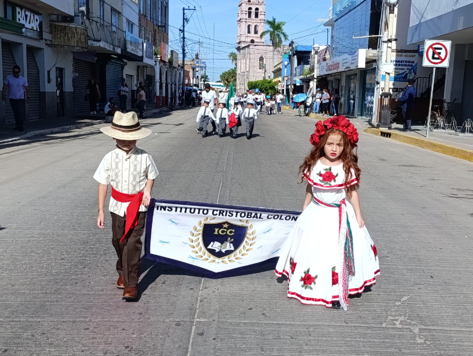 $!Alumnos de preescolar participaron en Escuinapa en el desfile por la independencia