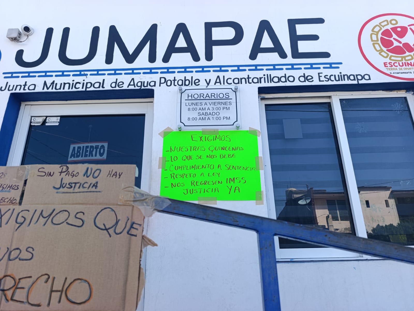 $!Se plantan pensionados y jubilados de Jumapae ante falta de pagos