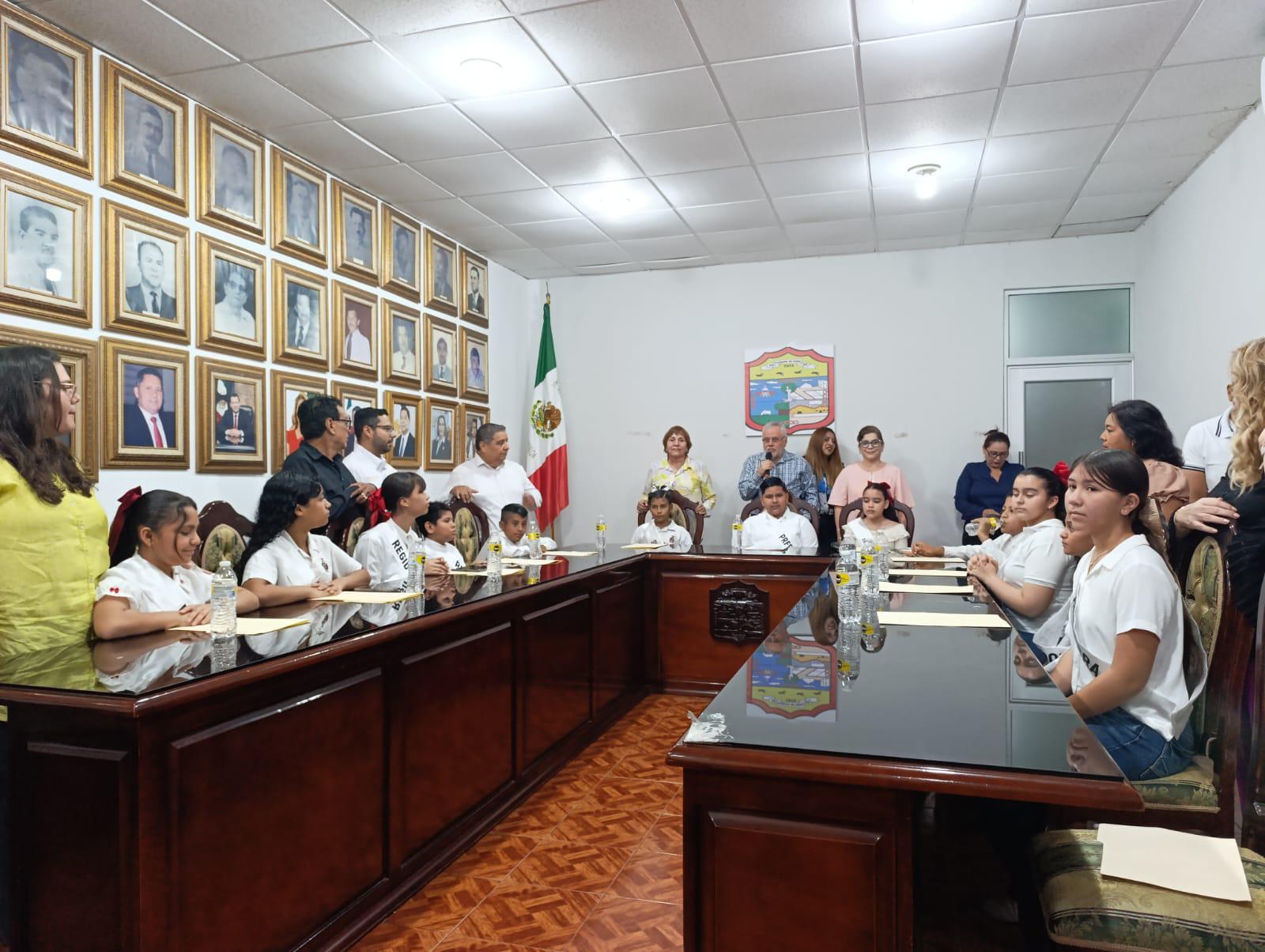 $!Sesión de Cabildo en Escuinapa es presidida por niños y niñas