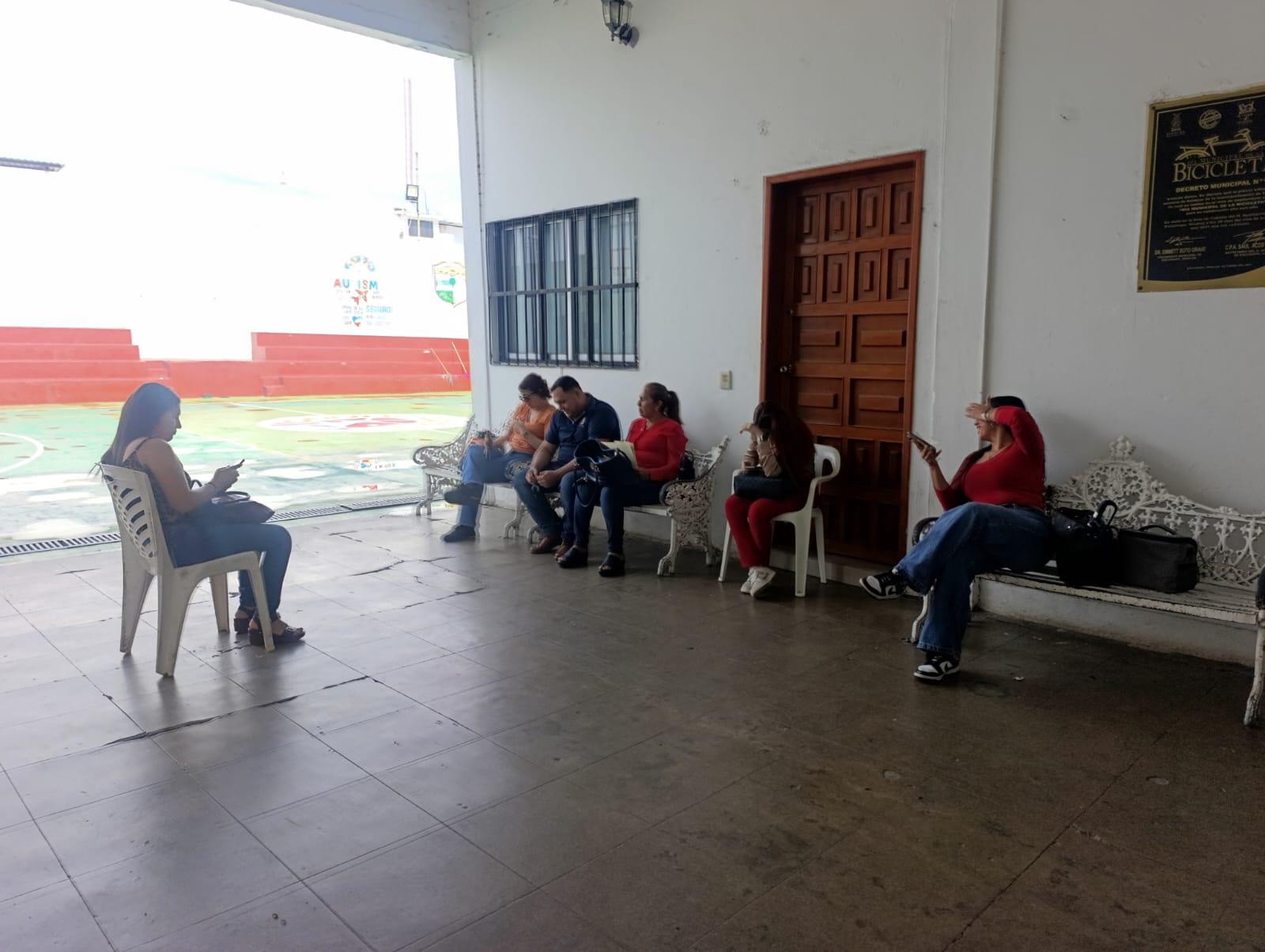 $!Se daña transformador en el Palacio Municipal de Escuinapa y suspenden servicios