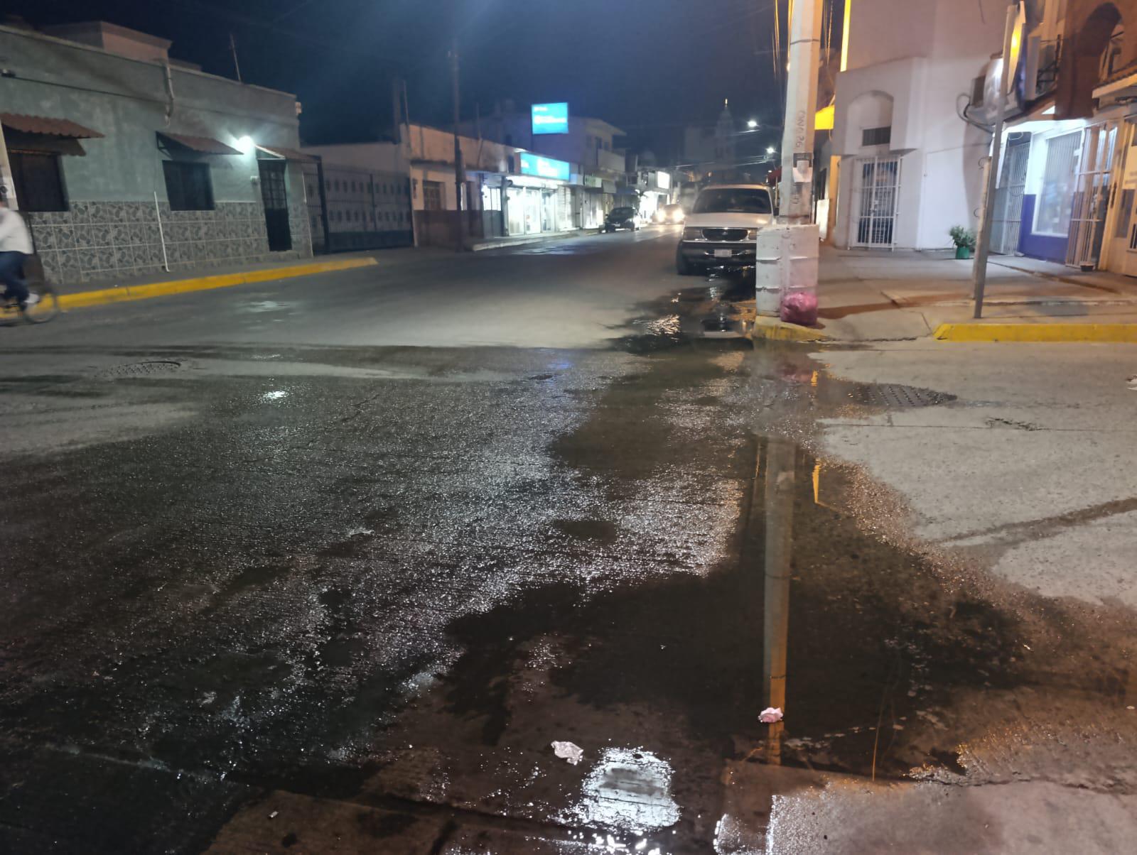 $!Vecinos de Escuinapa padecen fuga de aguas negras