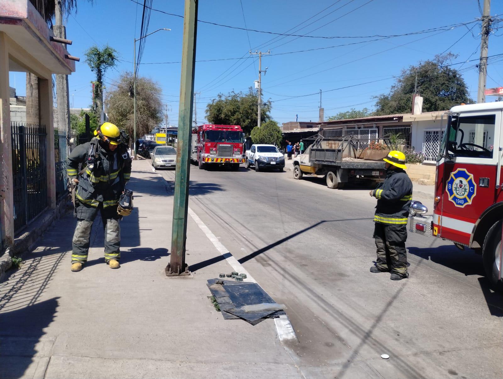 $!Quema de basura provoca la movilización de Bomberos Veteranos en la colonia Pemex, en Culiacán