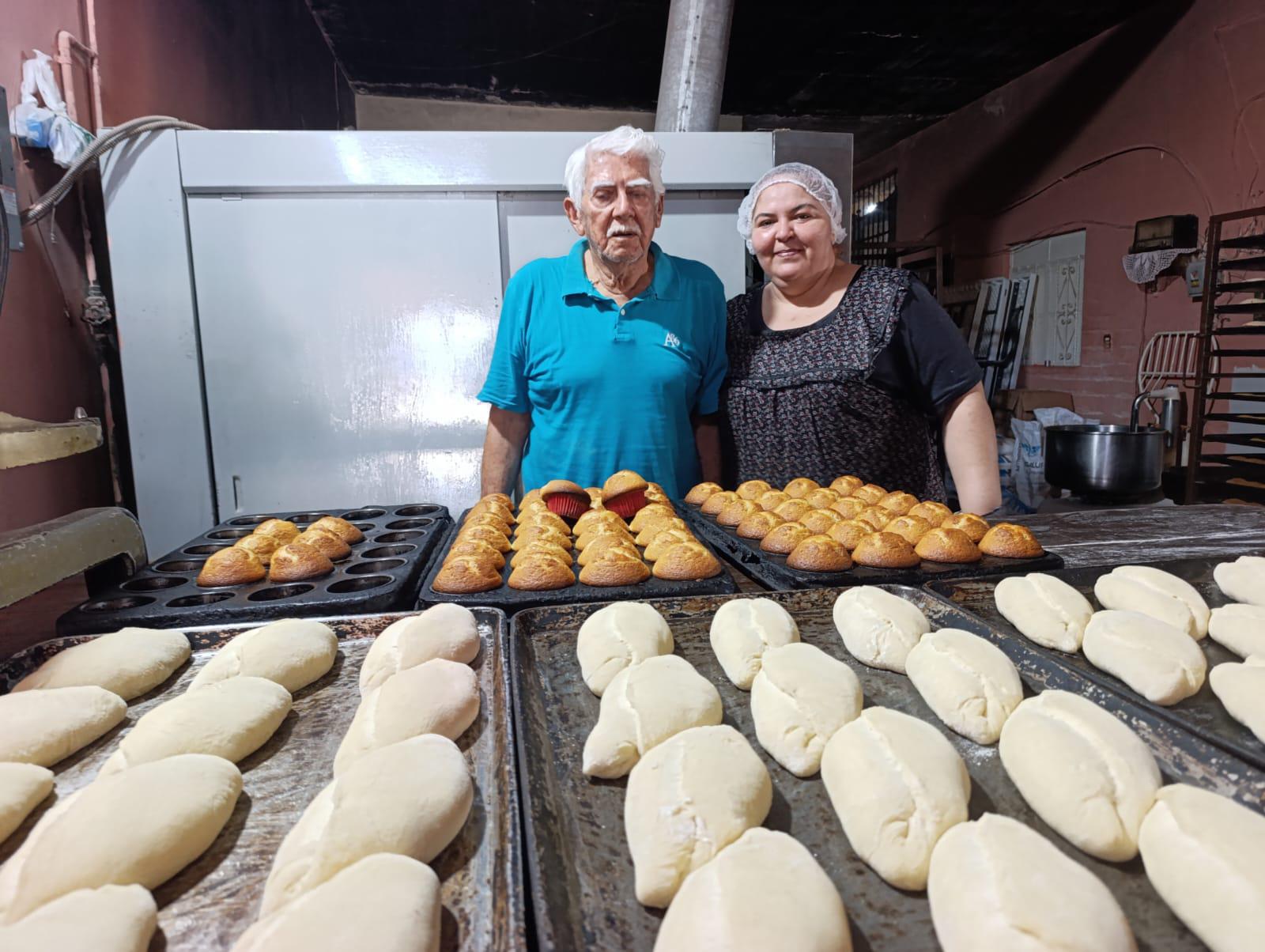 $!América regresó para continuar el legado de su padre, en la panadería