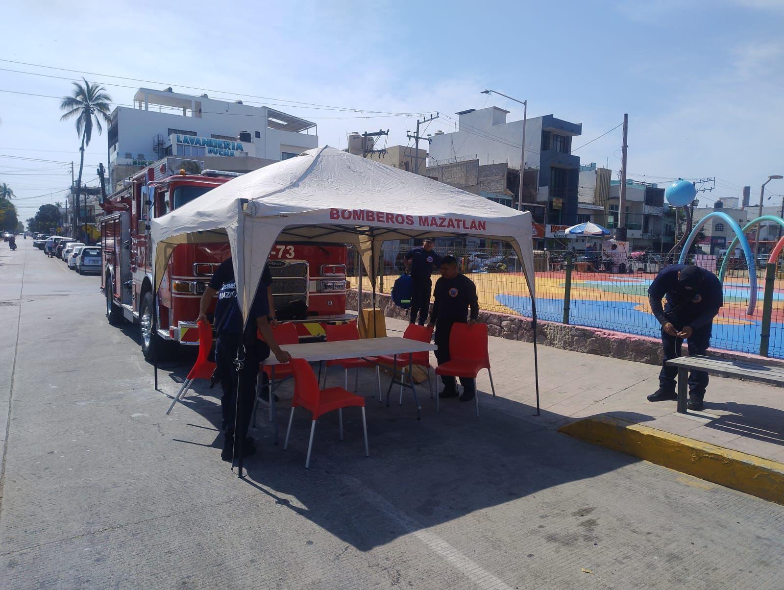 $!Bomberos de Mazatlán refuerzan la seguridad con despliegue operativo en el puerto