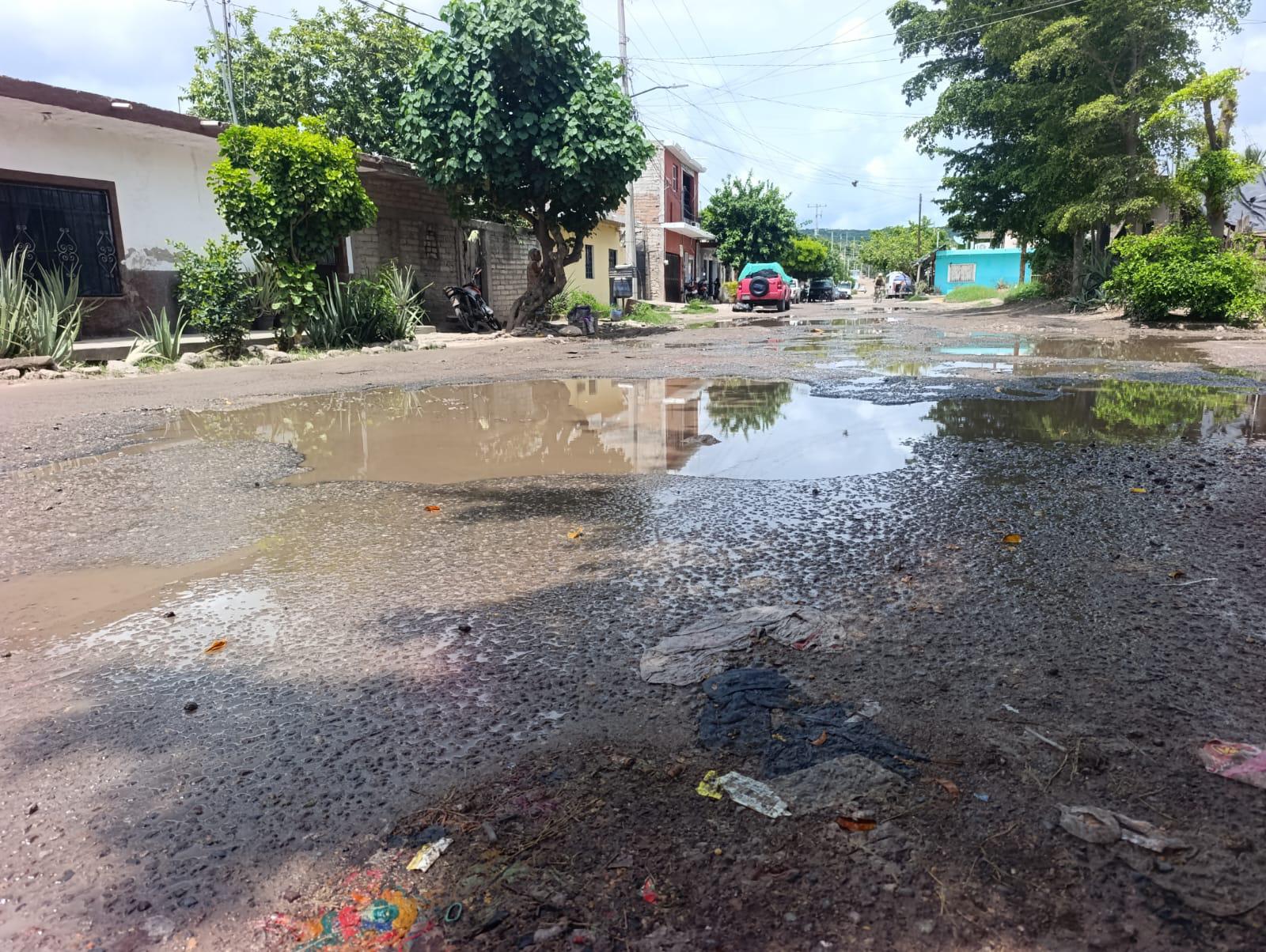 $!Denuncian vecinos calle en mal estado en la colonia Francisco I. Madero, en Escuinapa