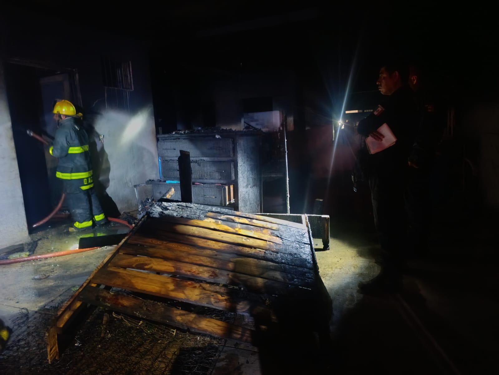 $!Incendio consume ahorros de comerciante en el Centro de Escuinapa