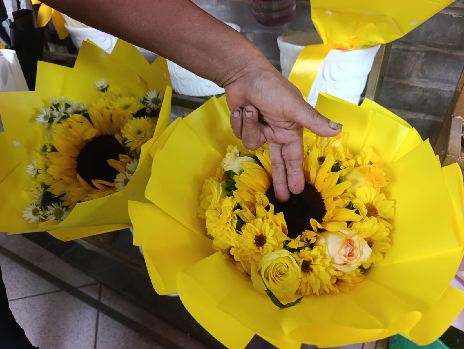 $!Reactivan flores amarillas ventas en Escuinapa