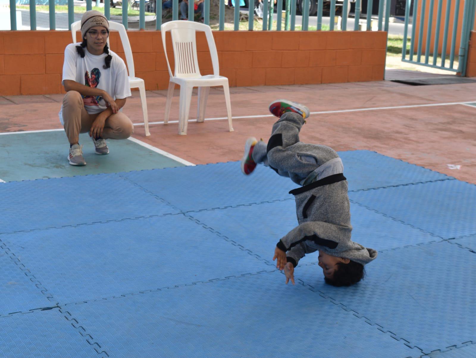 $!B-Boys y B-Girls arman batallas de breaking, en la cancha del Parque Martiniano Carvajal