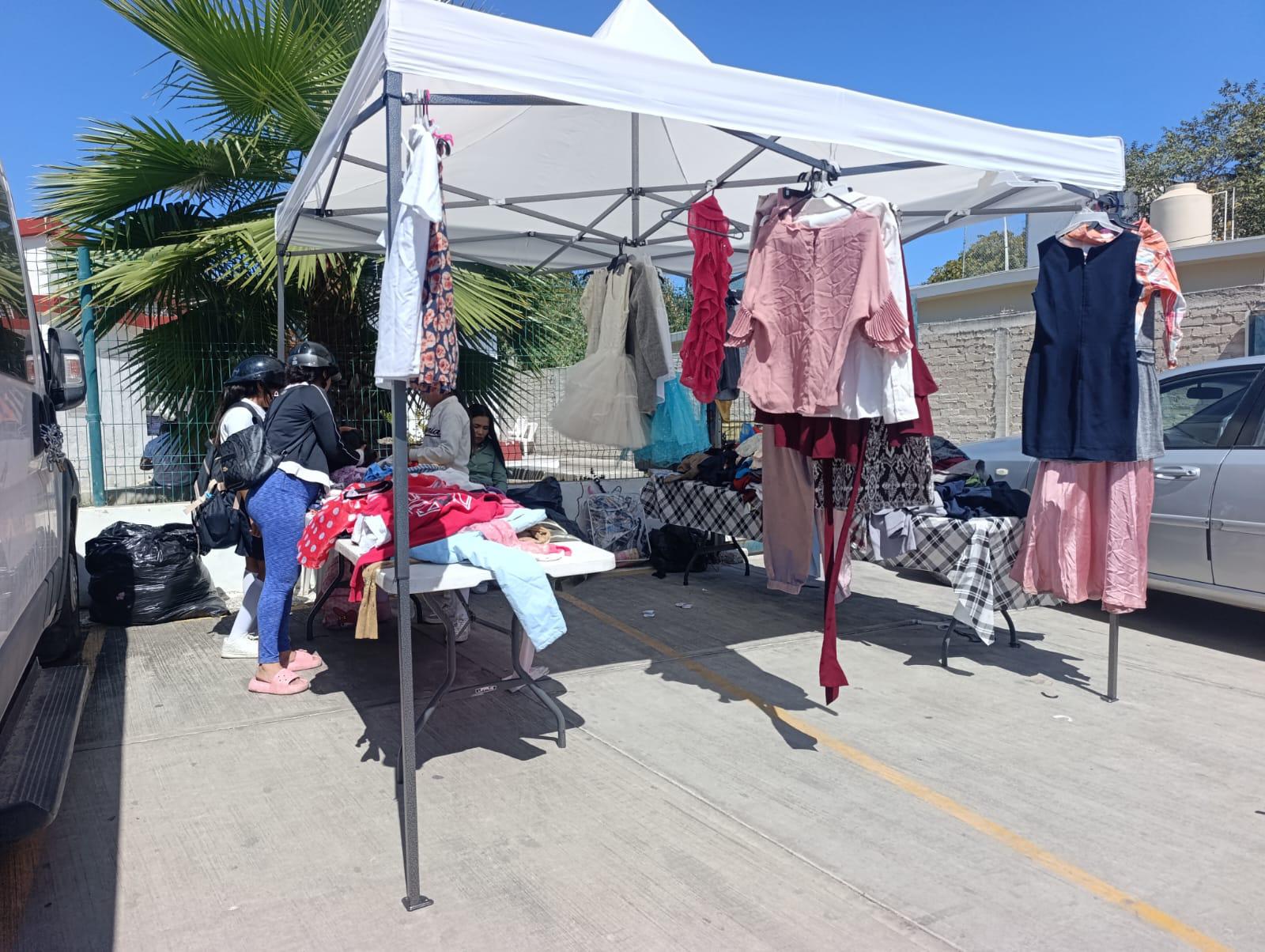 $!‘Roperito solidario’, una iniciativa en el DIF Escuinapa para acercar ropa a los necesitados