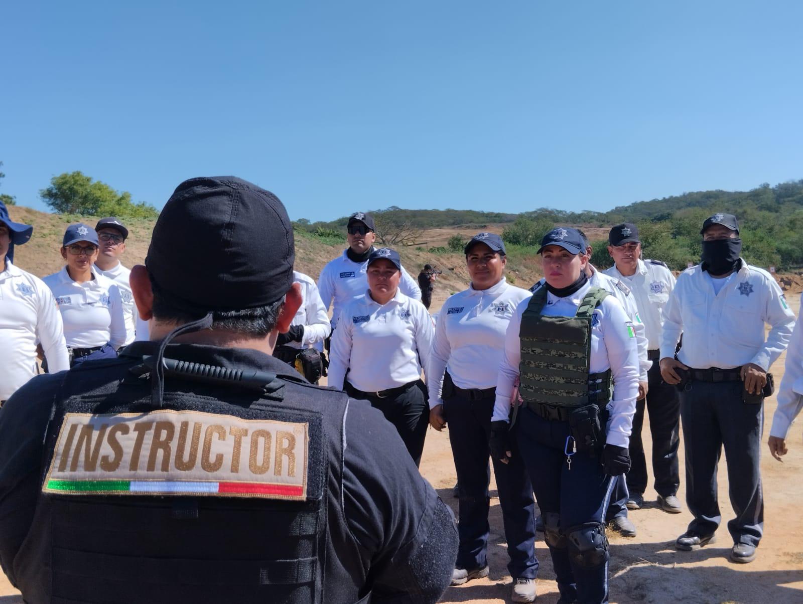 $!Capacitan a elementos de Tránsito sobre el uso de equipo policial basado en el respeto