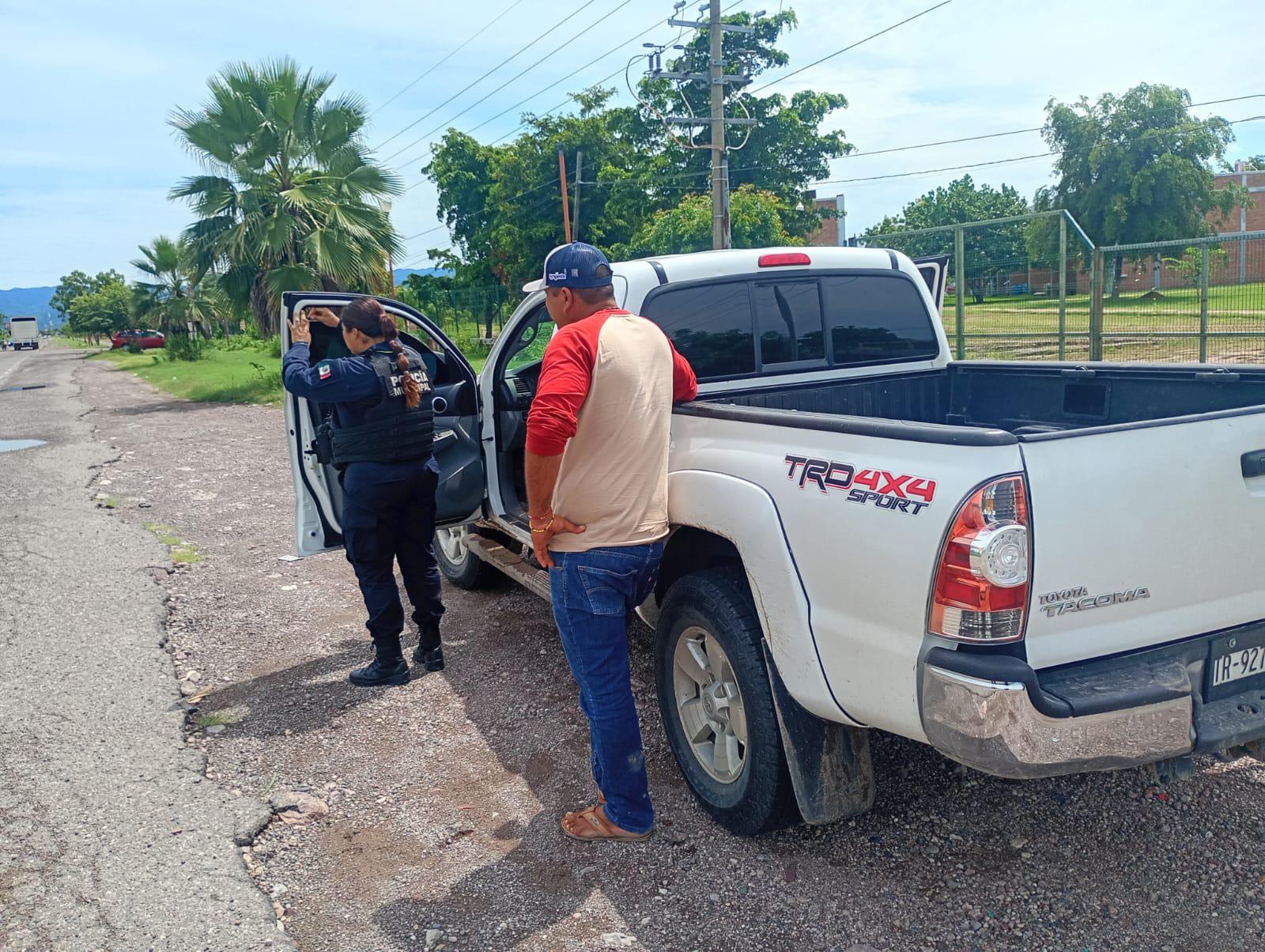 $!Refuerzan en Escuinapa retiro de polarizados a vehículos