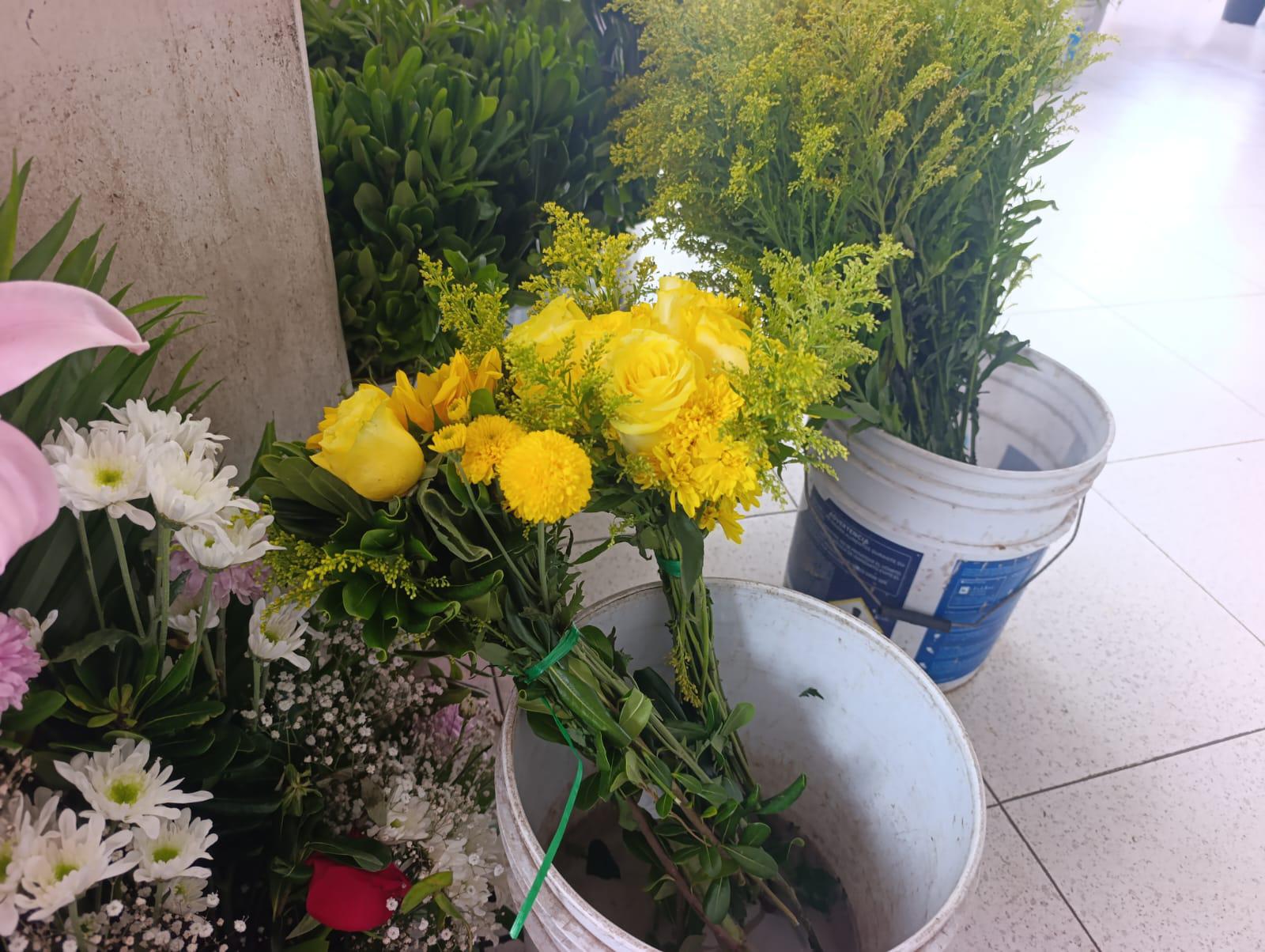 $!Reactivan flores amarillas ventas en Escuinapa