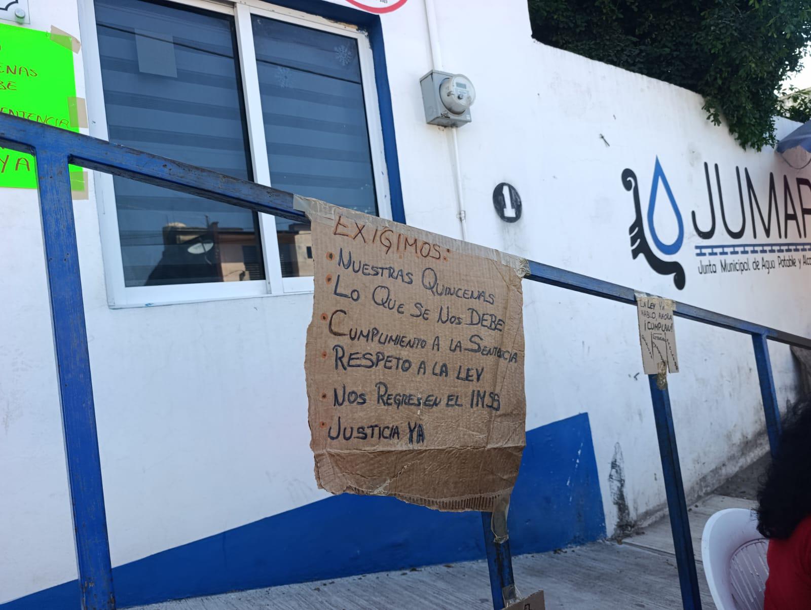 $!Se plantan pensionados y jubilados de Jumapae ante falta de pagos