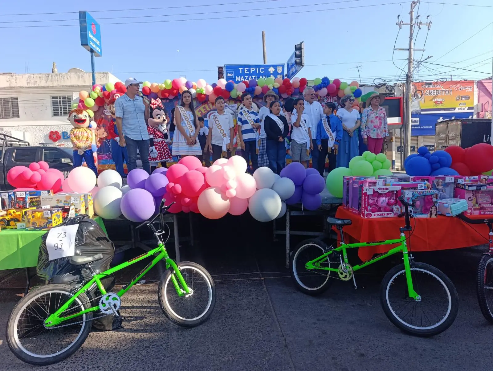 $!Celebran a niños en Escuinapa con actividades y show de botargas