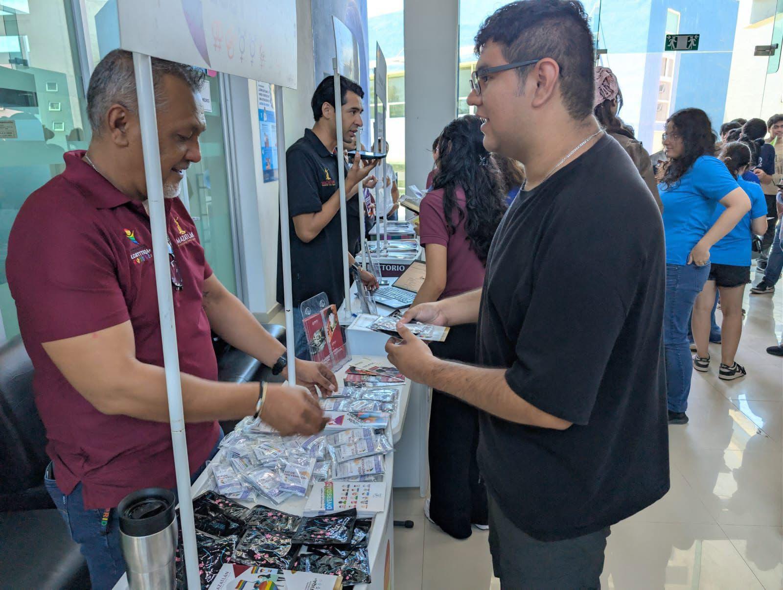 $!Refuerzan campañas de prevención sexual durante el Mes del Orgullo en Mazatlán