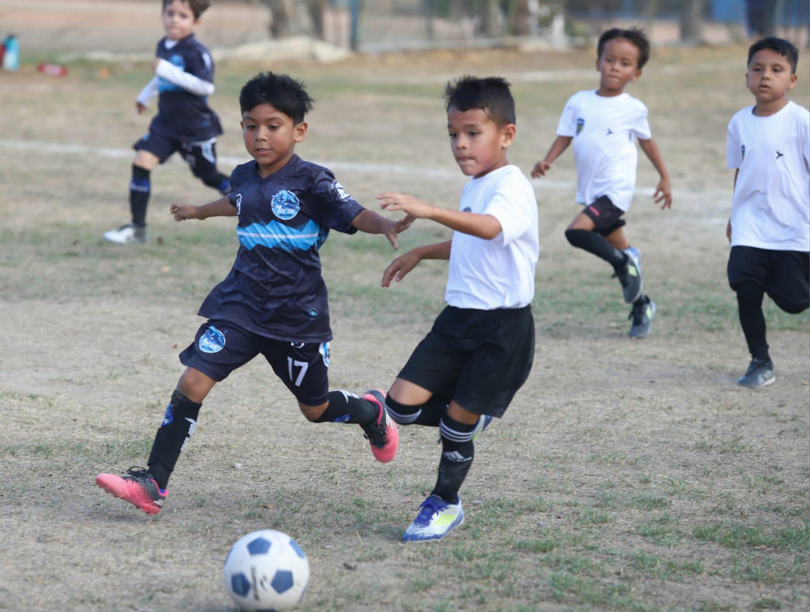$!Espartanos y Toros golean en el Torneo Interacademias de Mazatlán