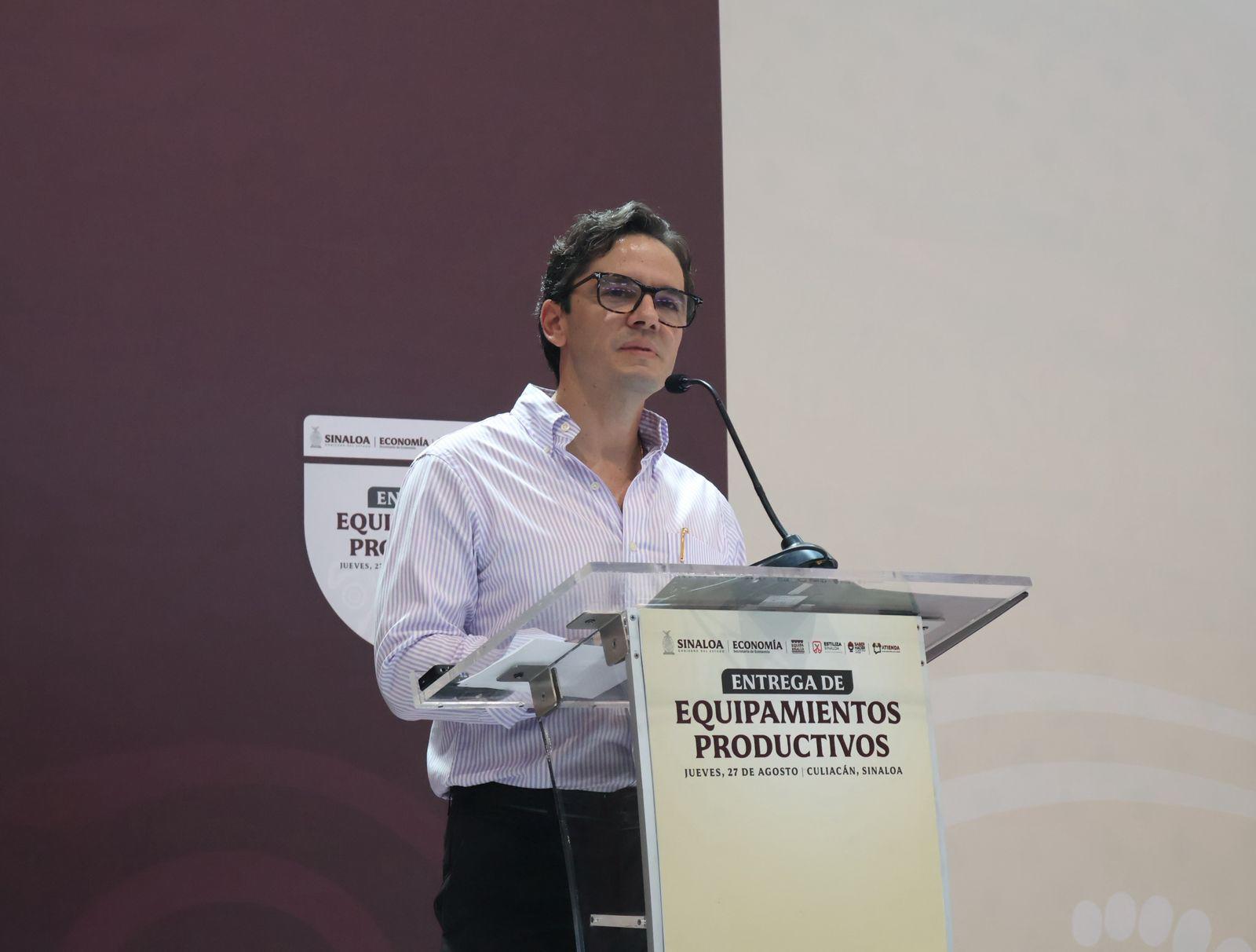 $!Reciben 220 emprendedores equipos para fortalecer economía familiar, en Culiacán