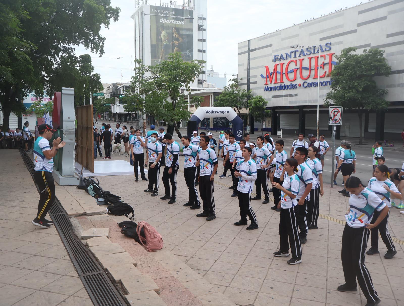 $!Recuerdan a ‘Maquío’ con tradicional caminata de 5 kilómetros en Culiacán
