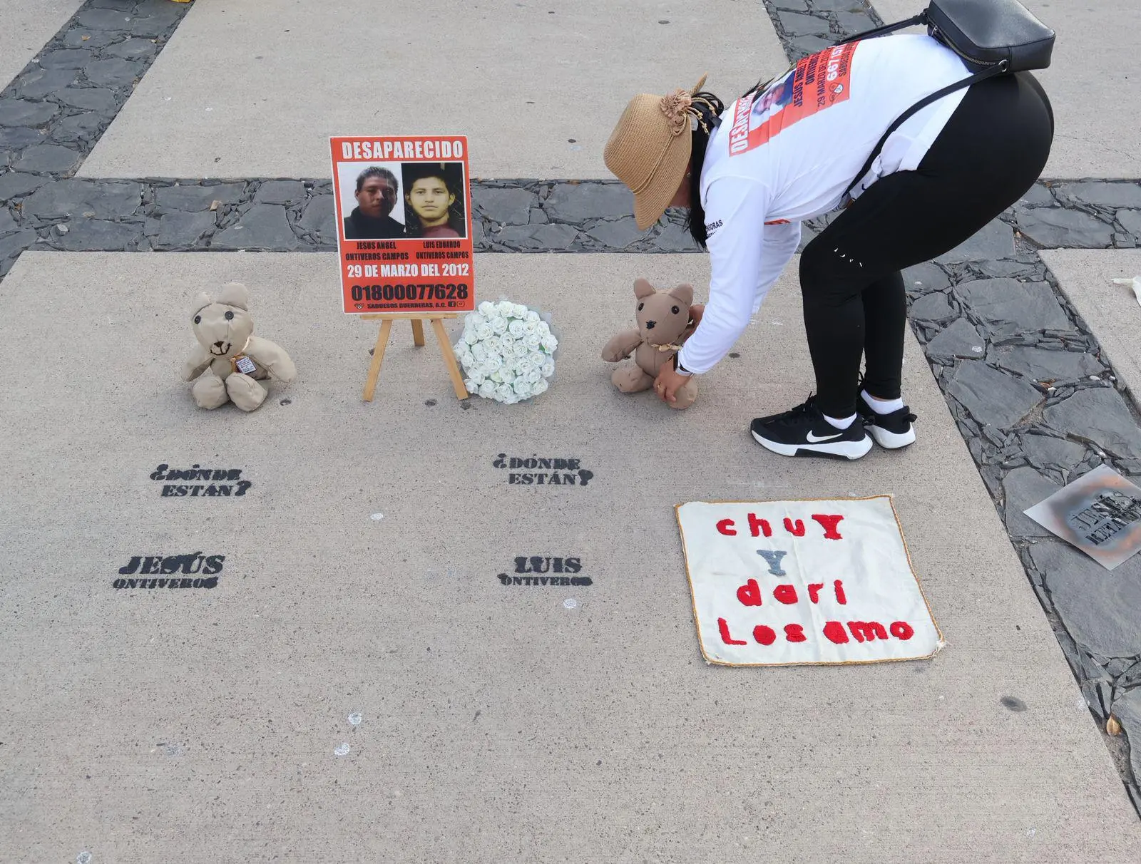 $!Iluminan la espera por los desaparecidos en Sinaloa en Palacio de Gobierno