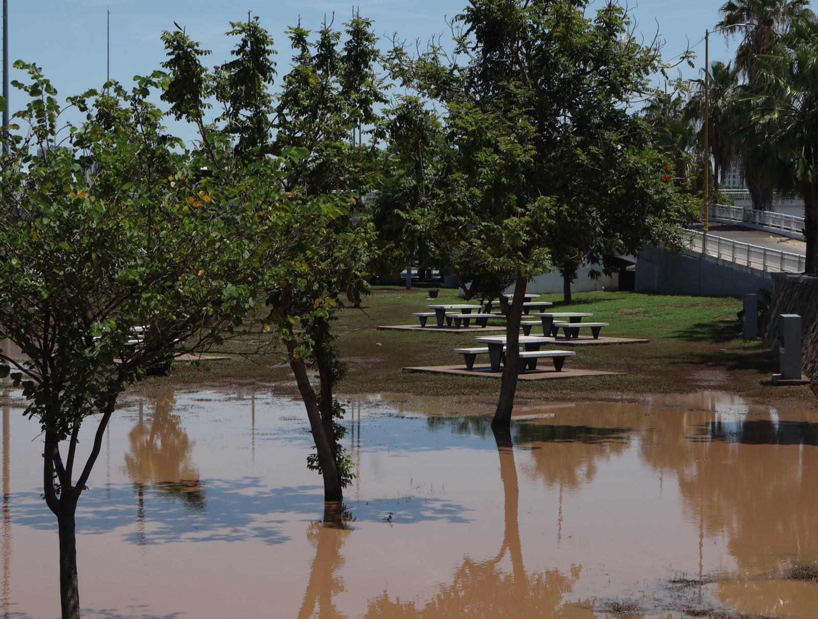 $!Cierran de forma preventiva Las Riberas y el Parque Acuático por aumento en el nivel del río